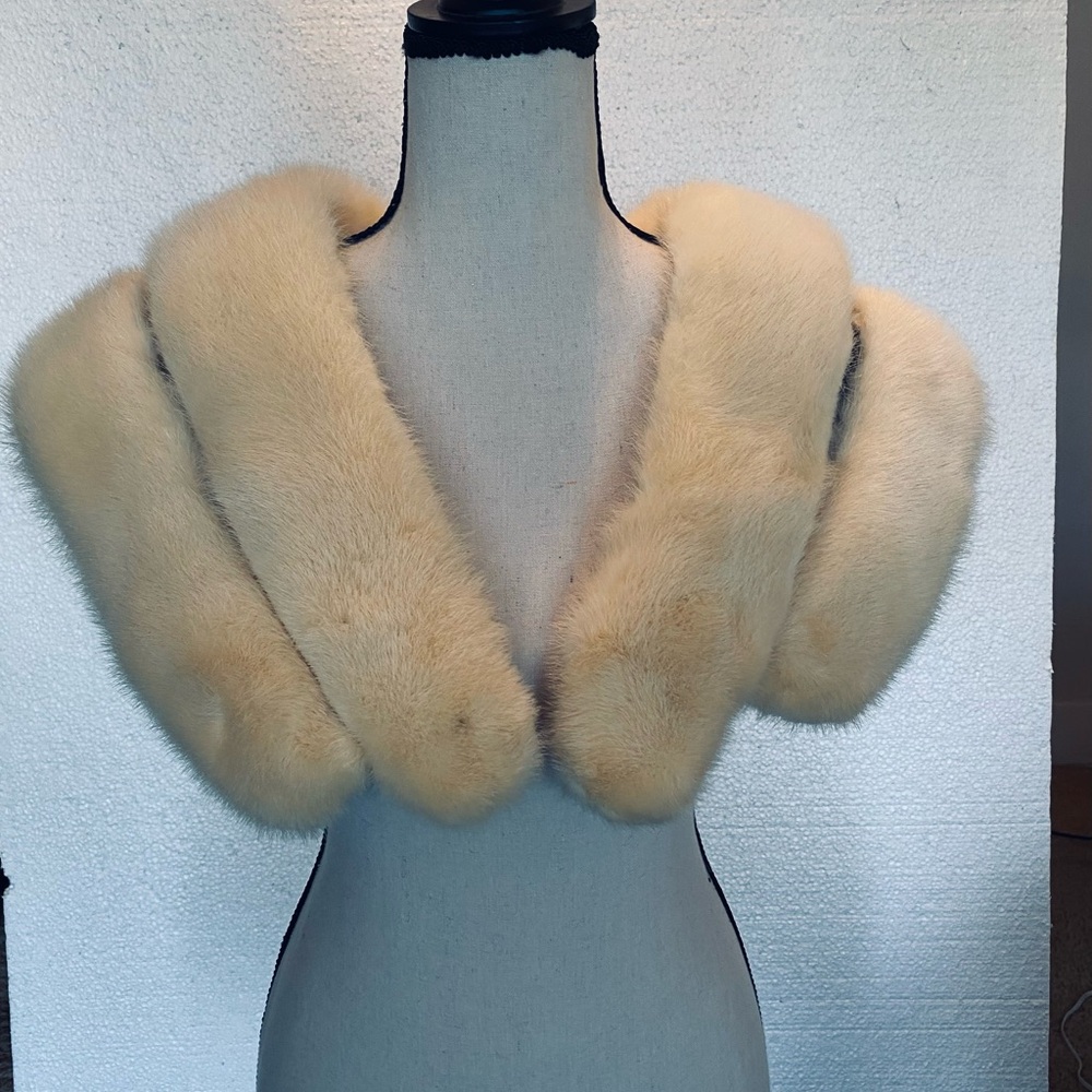 Vintage Chic Cream Fur Wrap